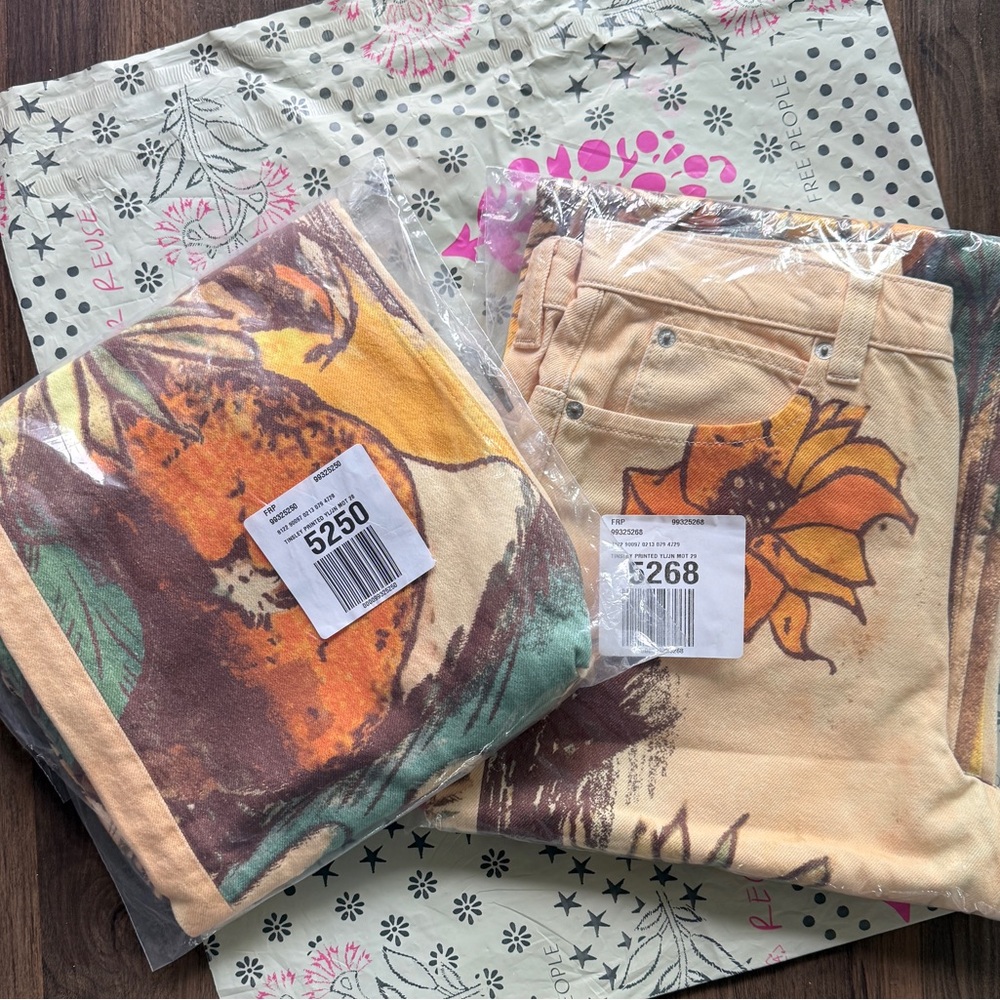 Free People We The Free Tinsley Jeans Beach Scene - Picture 6 of 14